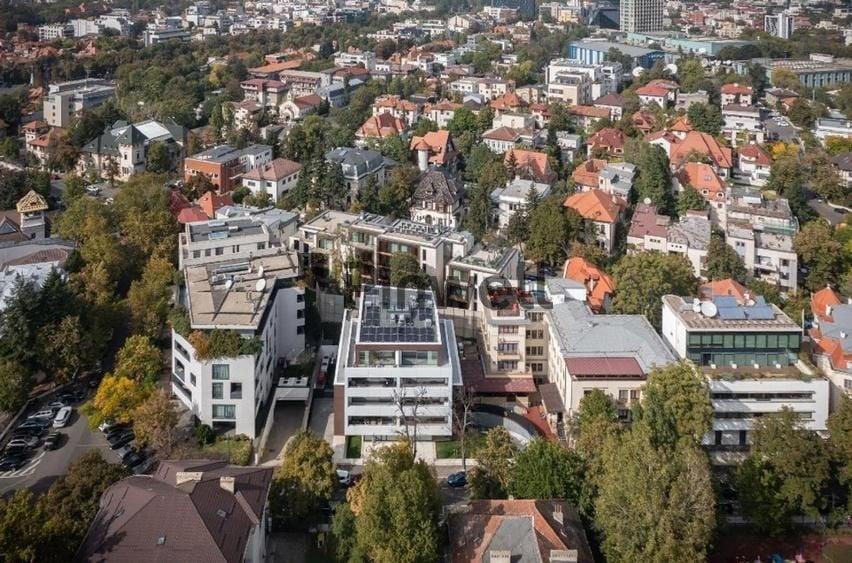 Apartament cu 4 camere decomandat în Dorobanți