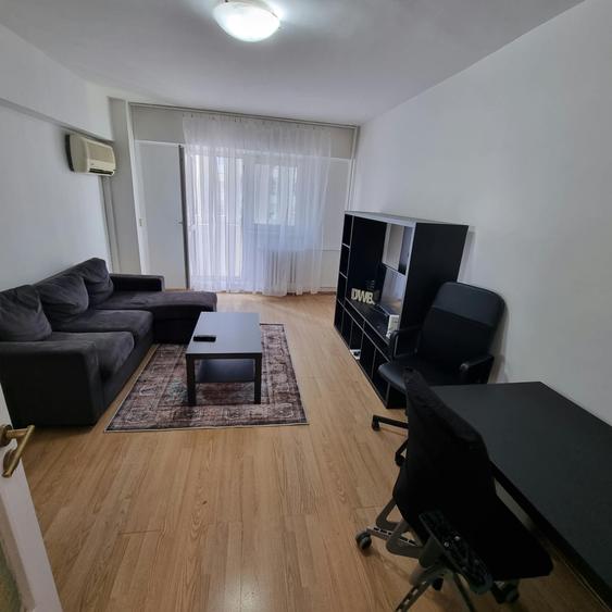Apartament cu 2 camere semidecomandat în P-ța Victoriei