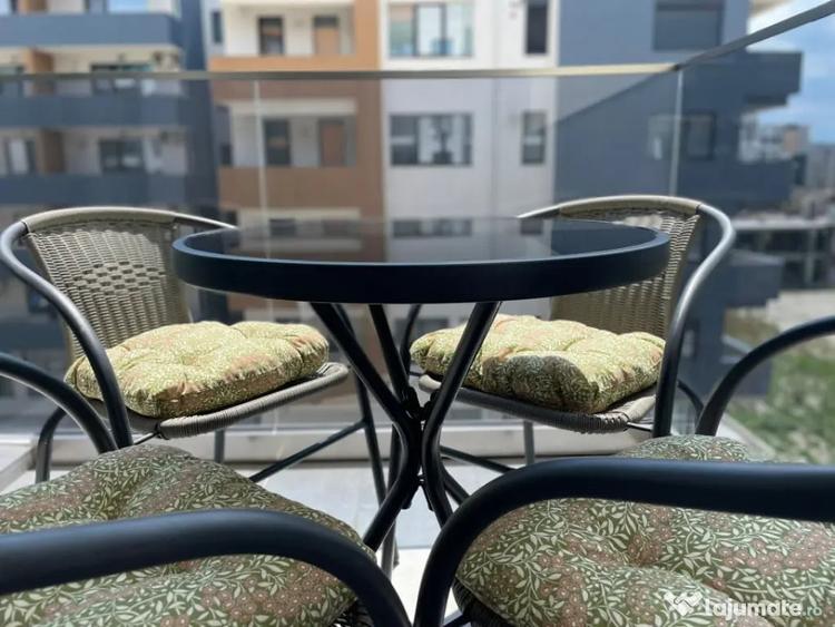 Apartament cu 3 camere semidecomandat în Nord
