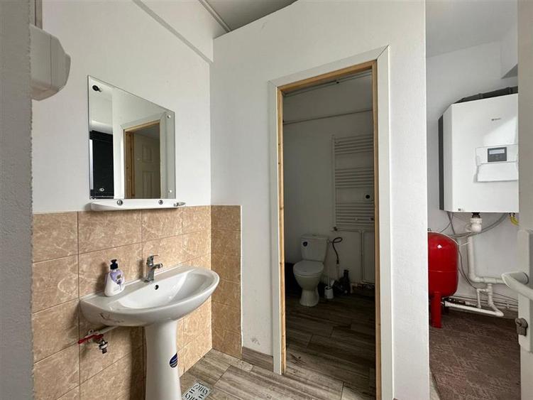 Spațiu industrial, de 200 mp, în Baza 3