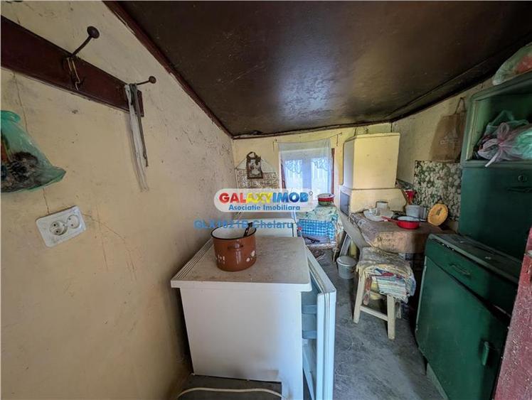 Casă cu 3 camere cu Teren 3000 Mp în Lipia