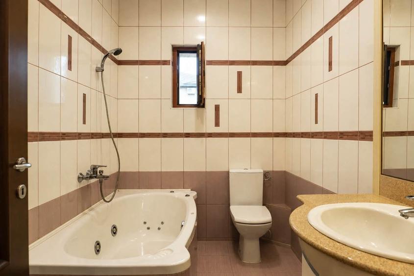 Casă individuală cu 5 camere cu Canalizare în Central
