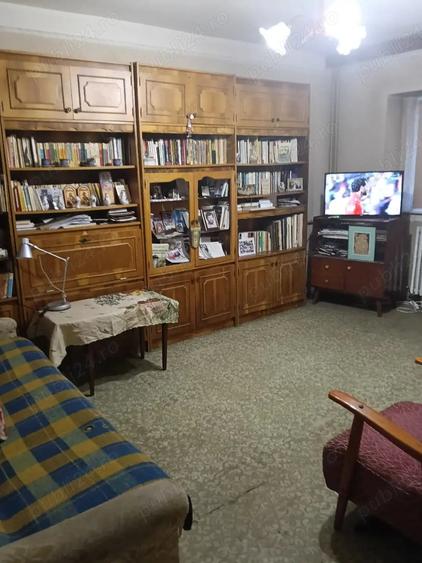 Apartament cu 3 camere decomandat în Independenței