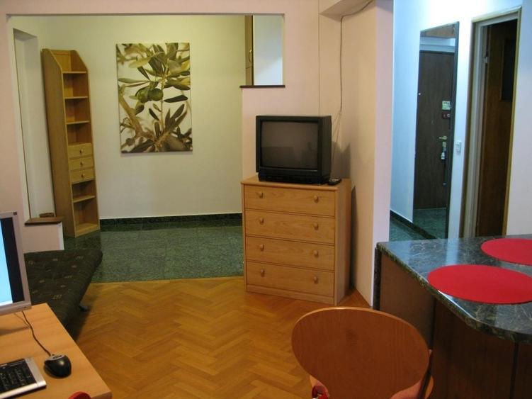 Apartament cu 2 camere semidecomandat în Obor