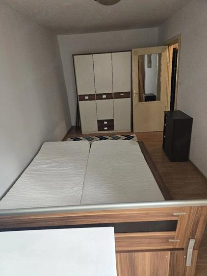 Apartament cu 3 camere decomandat în Medicină