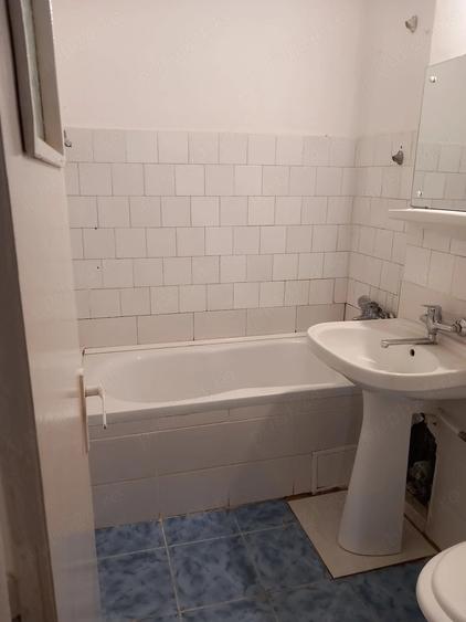 Apartament cu 3 camere semidecomandat în Gară