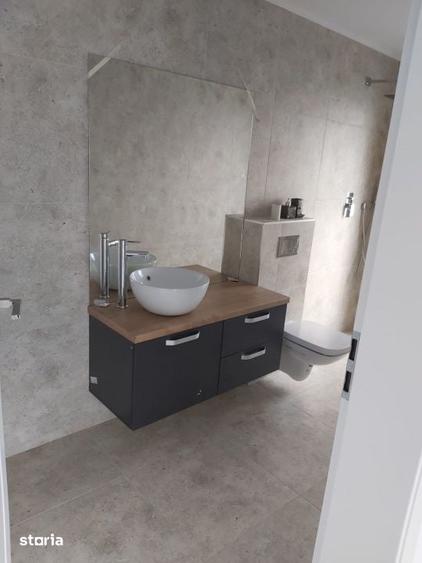 Apartament cu 4 camere semidecomandat în Dâmbul Rotund