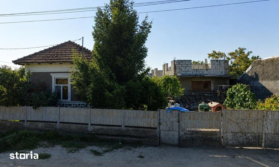 Casă cu 3 camere cu Teren 1800 Mp în Central