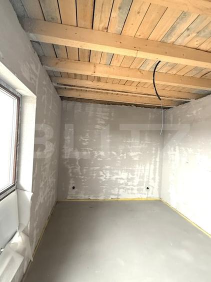 Casă individuală cu 4 camere cu Canalizare în Exterior Est