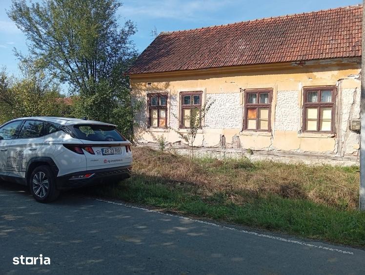 Casă cu 2 camere cu Teren 4320 Mp în Bata