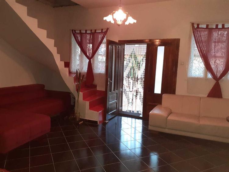 Casă cu 4 camere cu Teren 2000 Mp în Buteni