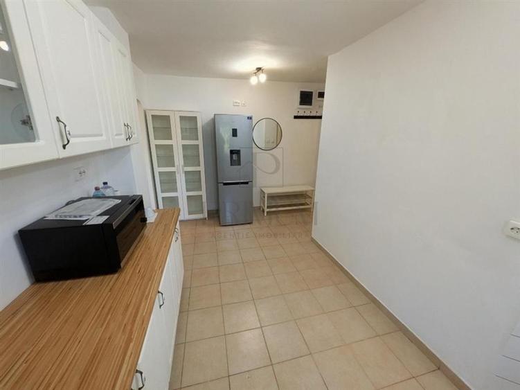 Apartament cu 3 camere semidecomandat, mobilat în Freidorf