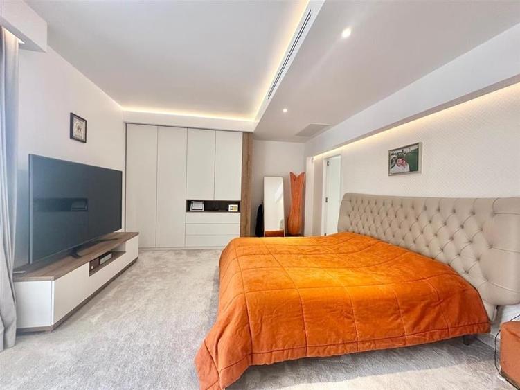 Casă individuală cu 7 camere cu Piscina în Primăverii