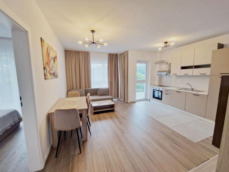 Apartament cu 3 camere semidecomandat, mobilat în Florești