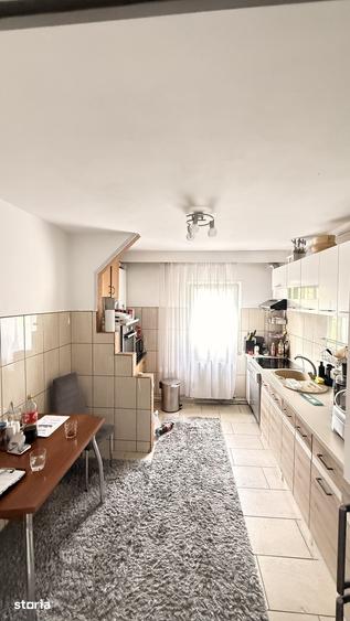 Apartament cu 4 camere în Progresul