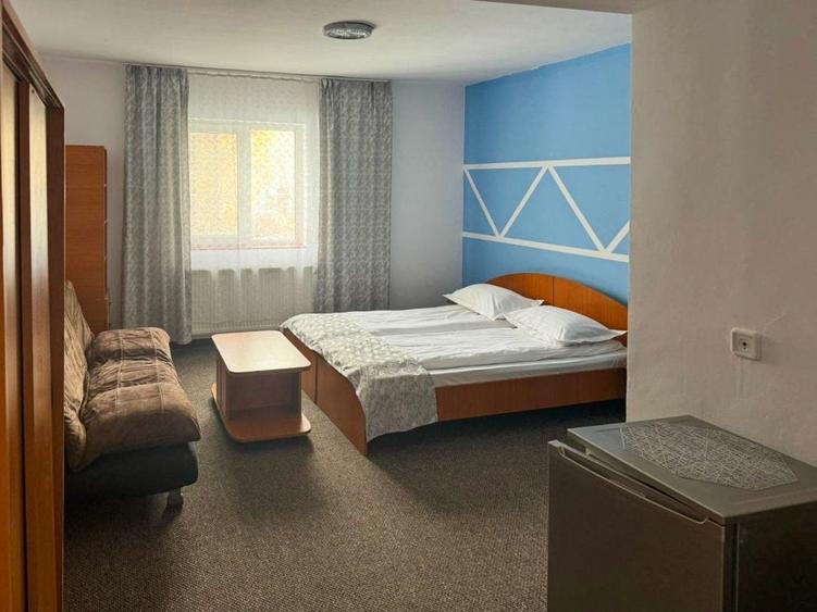 Casă individuală cu 10 camere cu Teren 700 Mp în Telecabinei