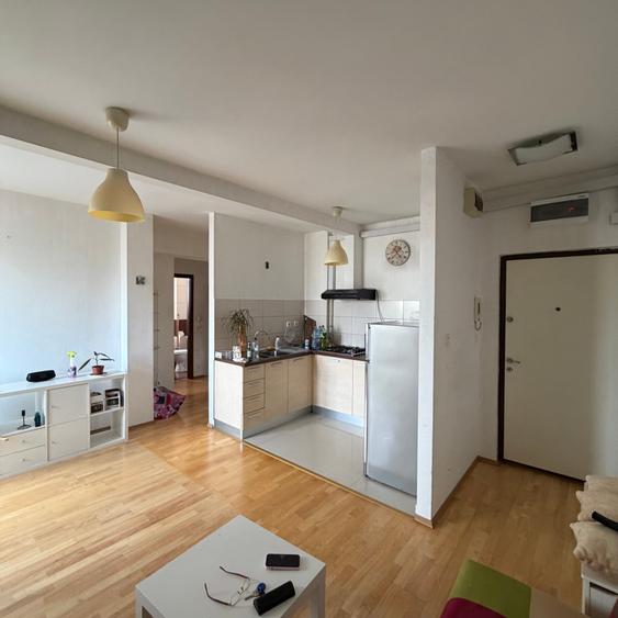 Apartament cu 2 camere semidecomandat, mobilat în Calea Călărașilor