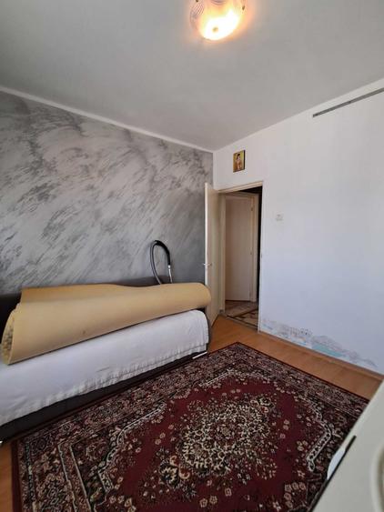 Apartament cu 3 camere decomandat în Vișan