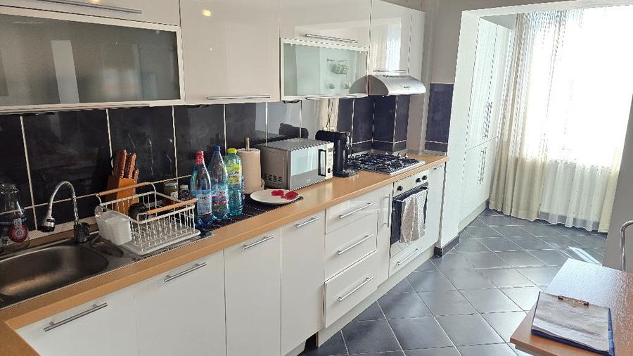 Apartament cu 3 camere decomandat în Dorobanți