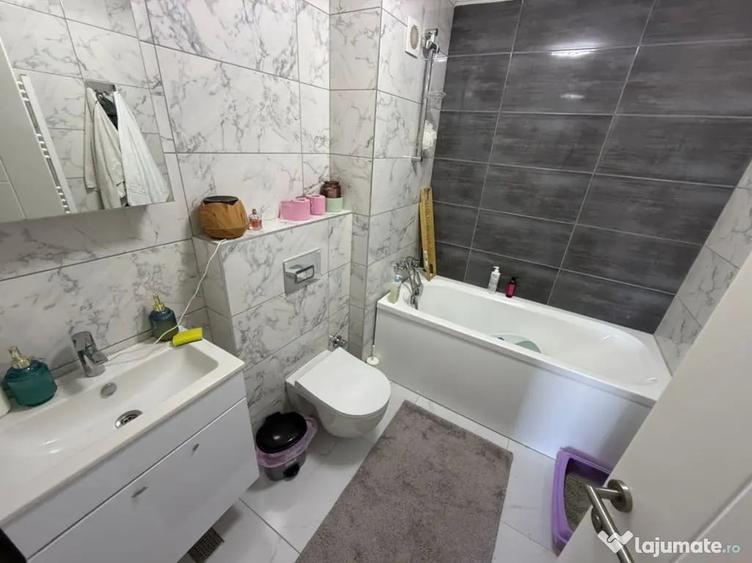 Apartament cu 3 camere decomandat în Energia