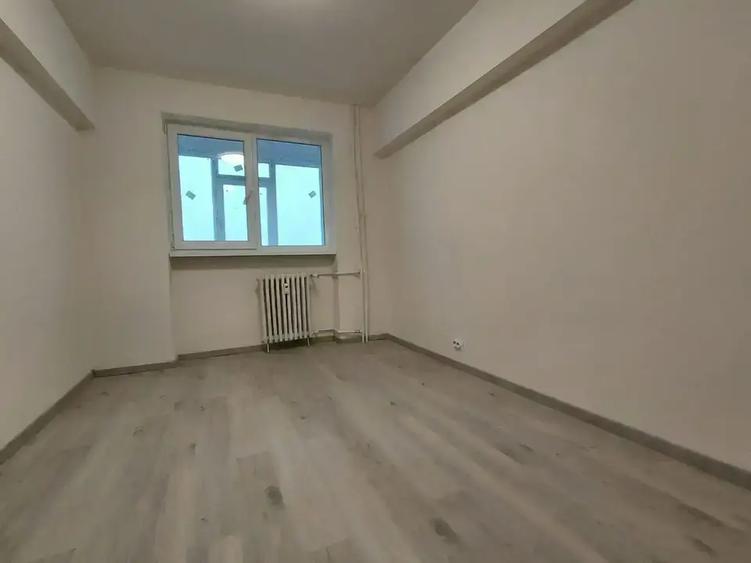 Apartament cu 3 camere decomandat în Ferentari