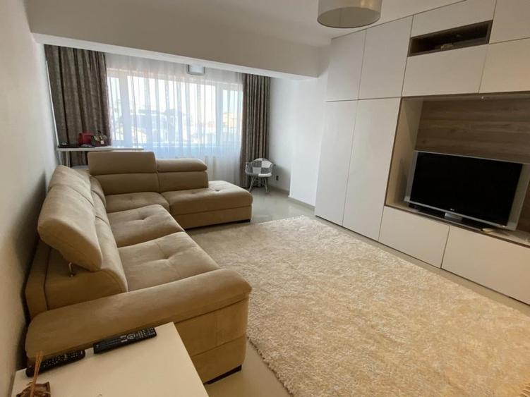 Apartament cu 2 camere semidecomandat, mobilat în Decebal
