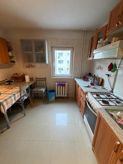 Apartament cu 3 camere semidecomandat, mobilat în Bucovina