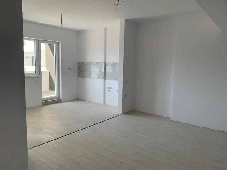Apartament cu 3 camere decomandat în Berceni