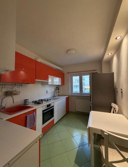 Apartament cu 3 camere decomandat în Dristor