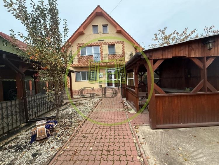 Casă individuală cu 4 camere cu Canalizare în Cârcea