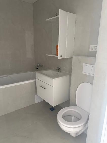 Apartament cu 2 camere semidecomandat, mobilat în Central