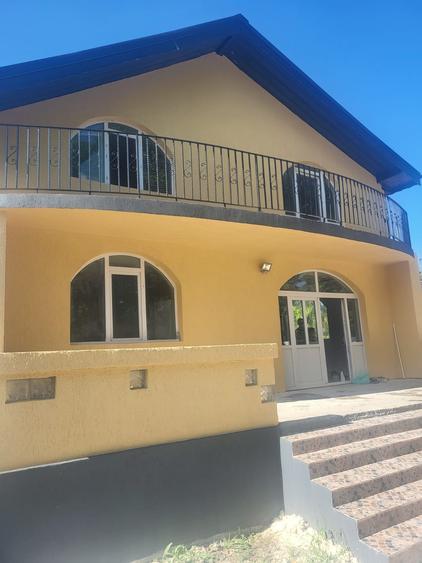 Casă cu 4 camere cu Teren 300 Mp în Năvodari