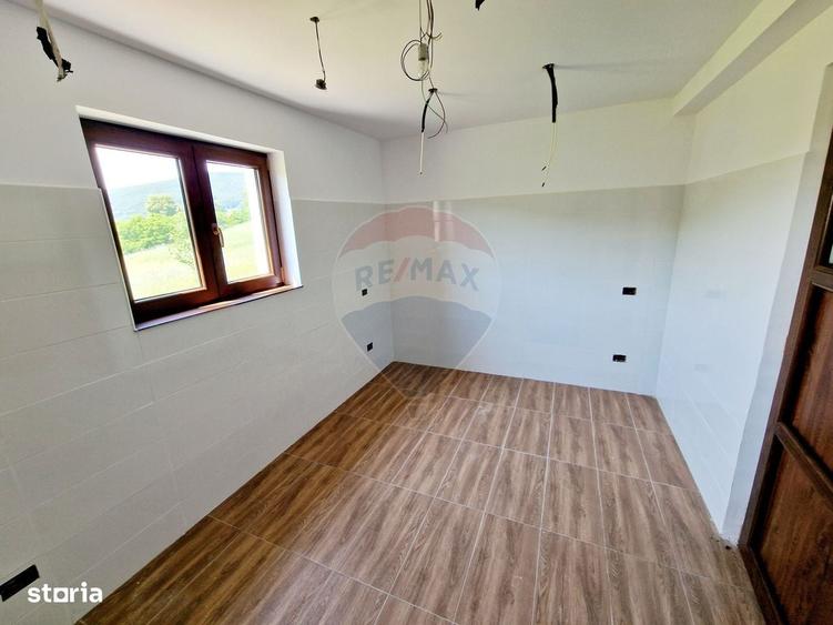 Casă cu 4 camere în Central