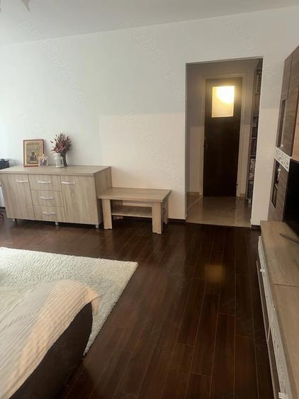 Apartament cu 3 camere semidecomandat în Drumul Taberei