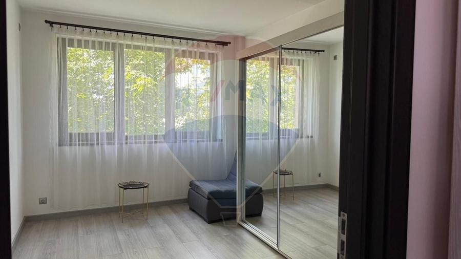 Apartament cu 3 camere semidecomandat, mobilat în Mărăști