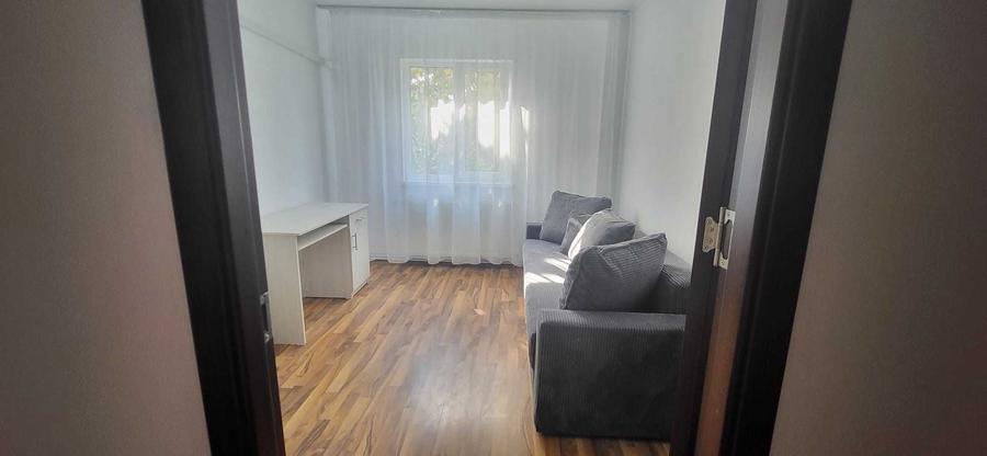 Apartament cu 3 camere decomandat în Vest