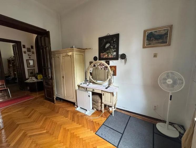 Apartament cu 4 camere decomandat în Cotroceni