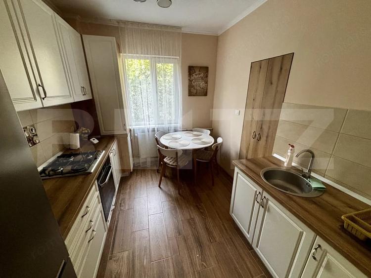 Apartament cu 4 camere decomandat în Central