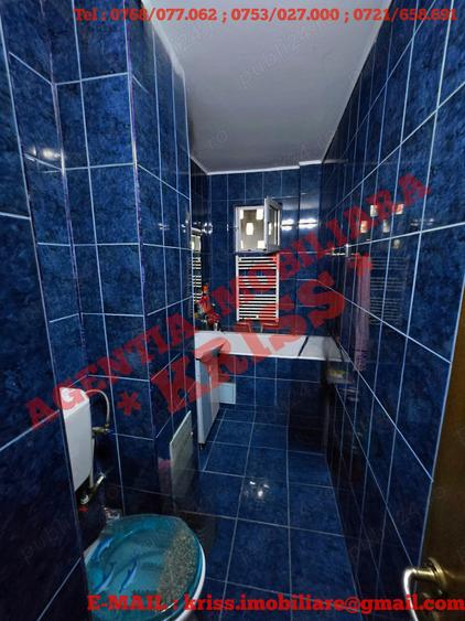 Apartament cu 3 camere semidecomandat în Craiovei