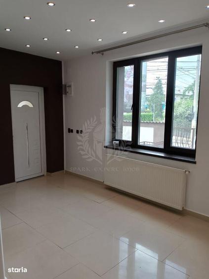 Casă cu 10 camere cu Teren 350 Mp în Central