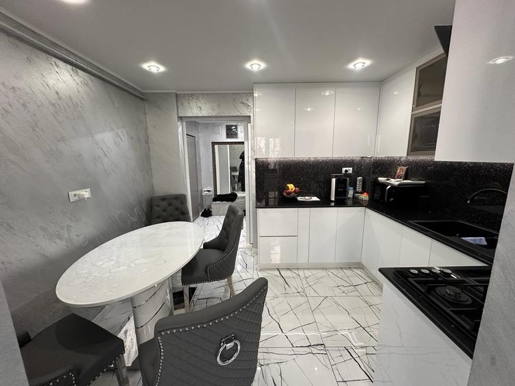 Apartament cu 3 camere decomandat în Dacia