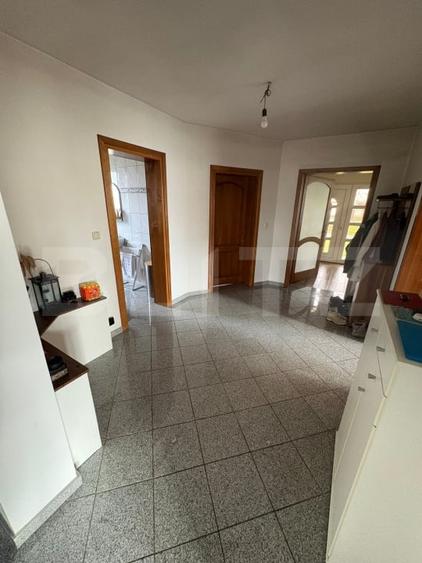 Casă individuală cu 5 camere cu Canalizare în Nord