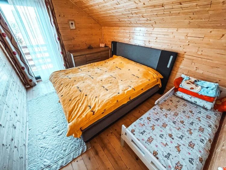 Casă individuală cu 4 camere cu Teren 1000 Mp în Valea Ierii