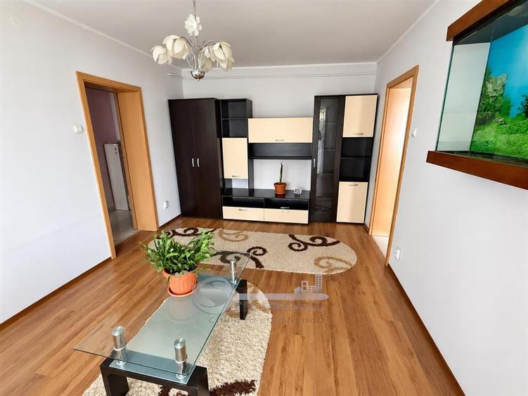 Apartament cu 3 camere semidecomandat, mobilat în Tătărași