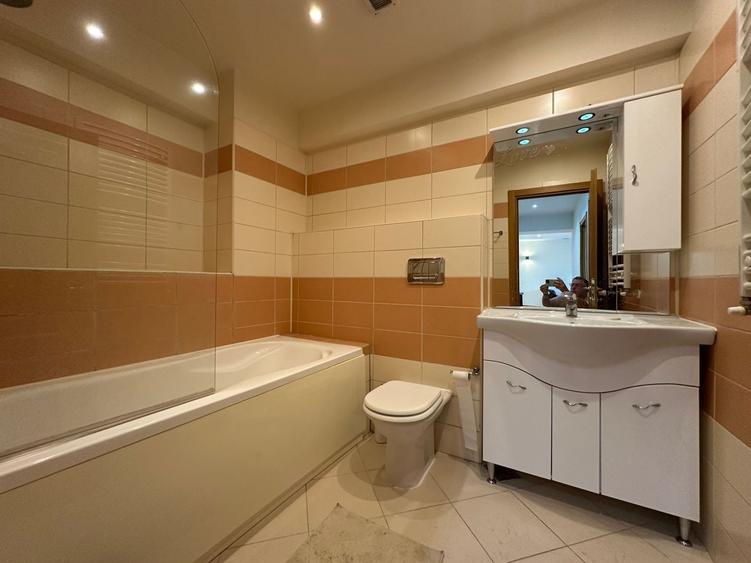 Apartament cu 3 camere decomandat în Herăstrău