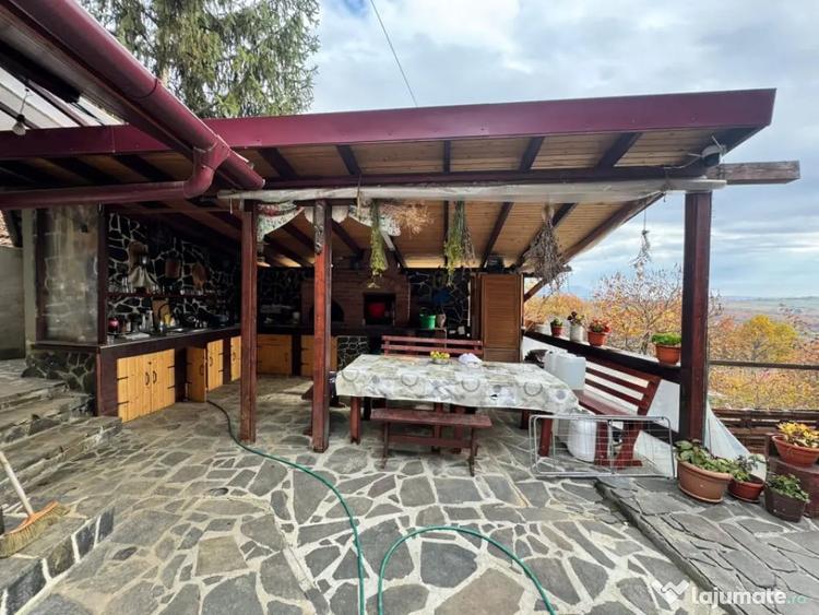 Casă cu 4 camere cu Teren 1527 Mp în Tăuții de Sus