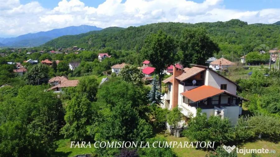 Casă cu 7 camere cu Teren 2328 Mp în Dăești