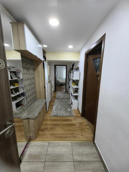 Apartament cu 4 camere decomandat, mobilat în Central