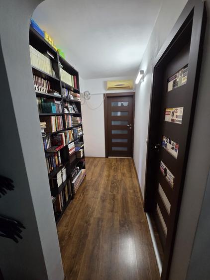 Apartament cu 4 camere decomandat în Drumul Taberei