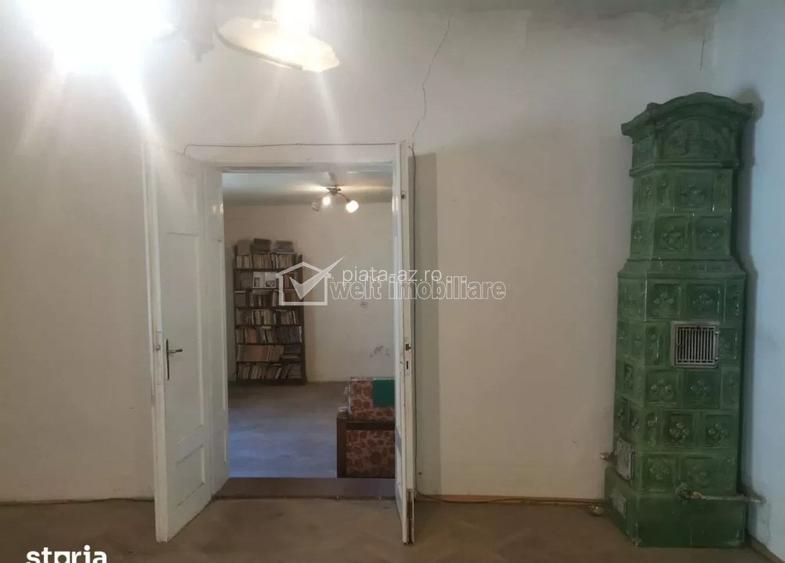 Oportunitate investitie- Casa renovabila, 2 camere, curte comuna, Centru